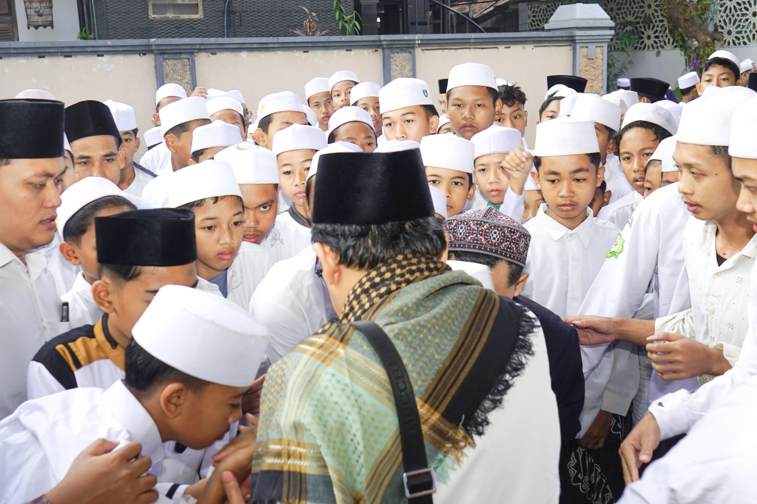 Antusias Menyambut Kedatangan Umrah Abah (Gus Anam) Dan Rombongan