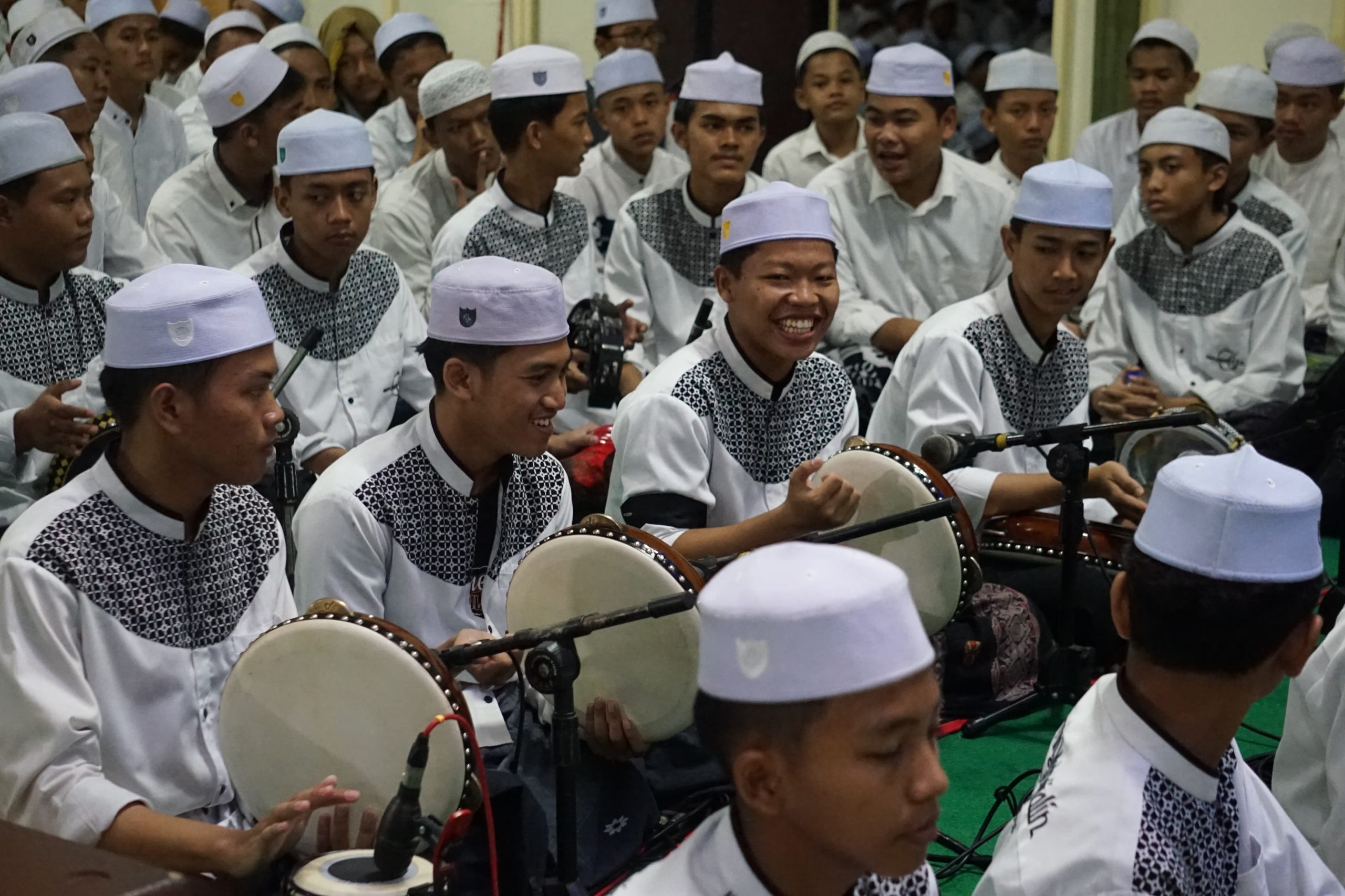 Ghurron Muhajjalin: Irama Hadroh yang Memeluk Masa