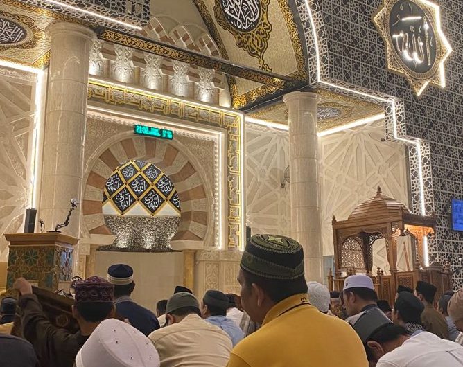 Boleh kah meninggalkan sholat jum’at ketika lebaran?