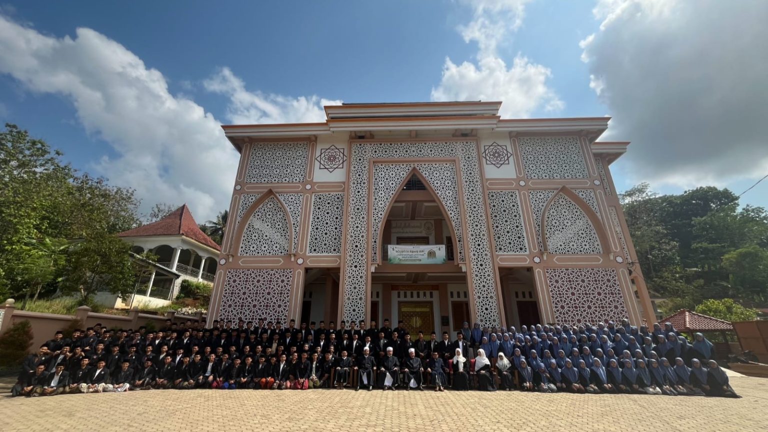 Mahasantri Adalah Santri: Sebuah Tesis tentang Amanah dan Identitas