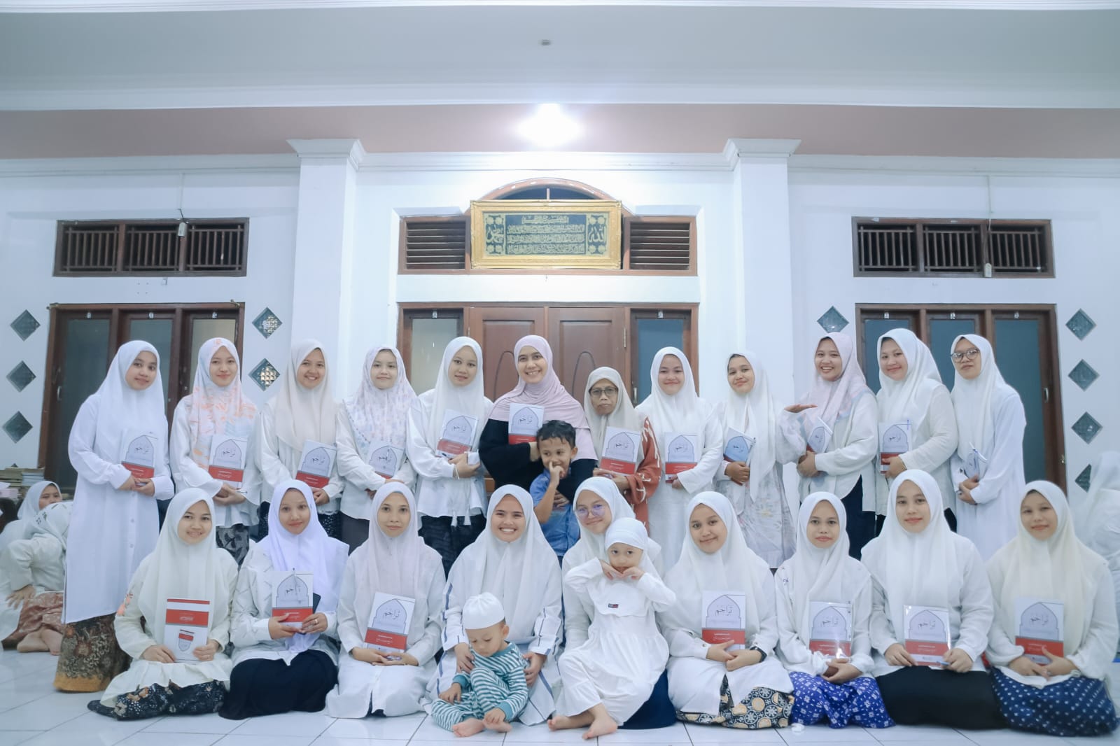 Mengkaji Kitab Tarajim Karya Mbah Moen: Menelusuri Jejak Dakwah Ulama Nusantara.