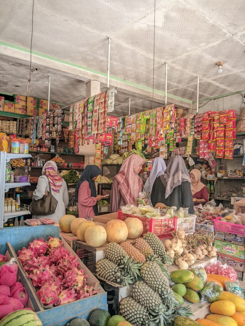 Surga Jajanan dan Kehangatan di Sekitar Pondok